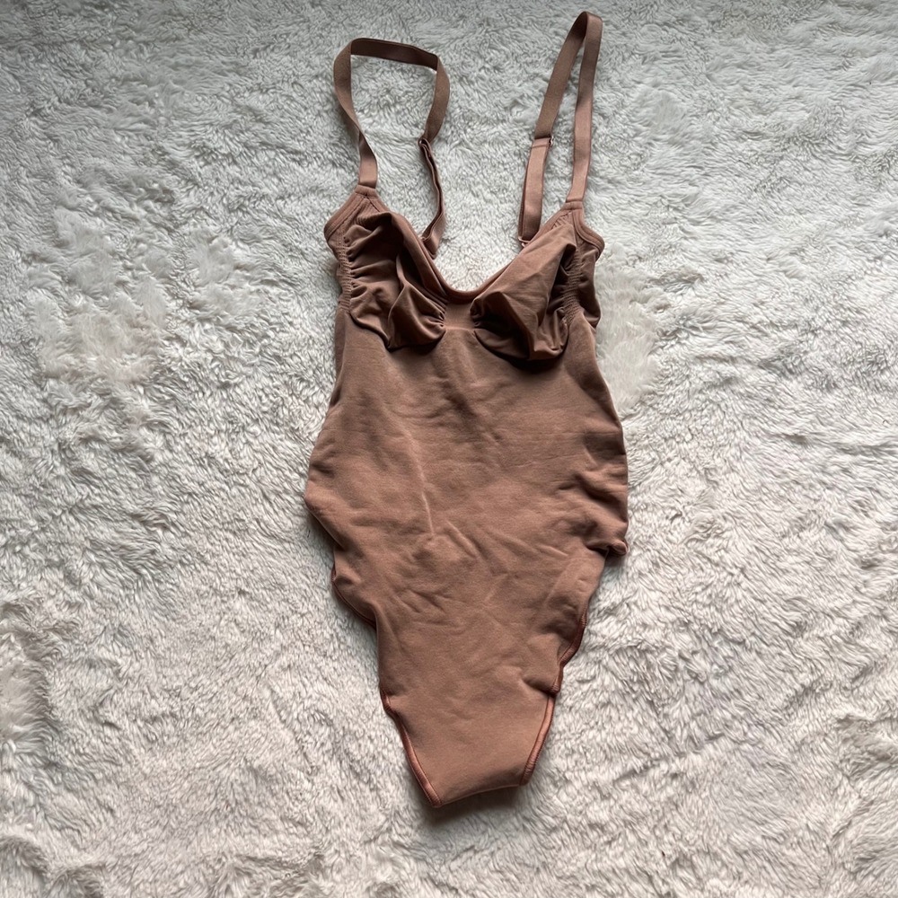 SKIMS Women's Seamless Sculpt Ruched Bust Bodysuit Brown Size Small NWOT